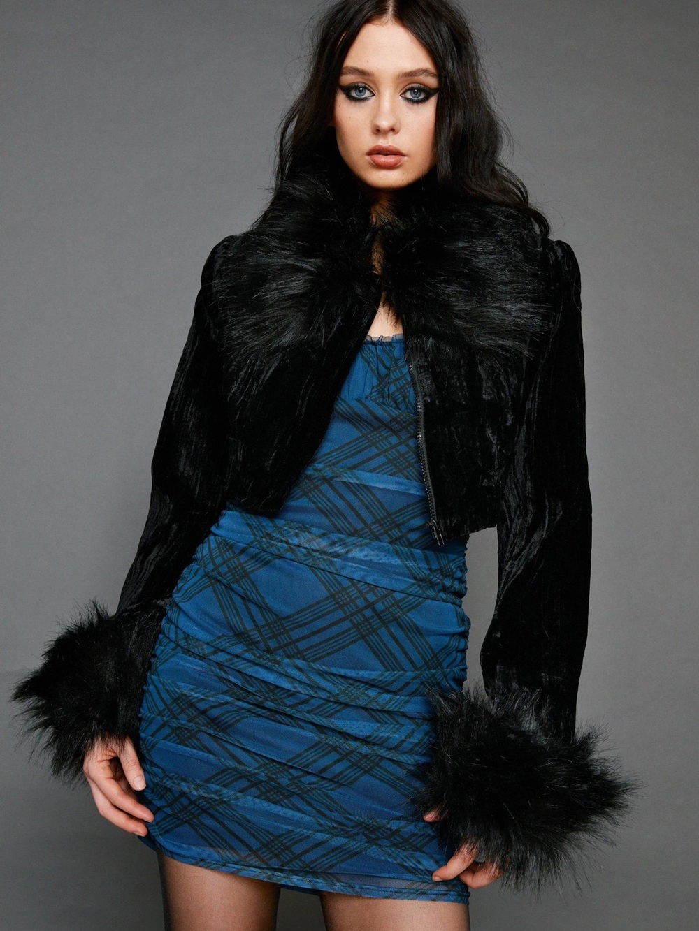 Nasty Gal Velvet Cropped Faux Fur Jacket Black NWT Size 4
